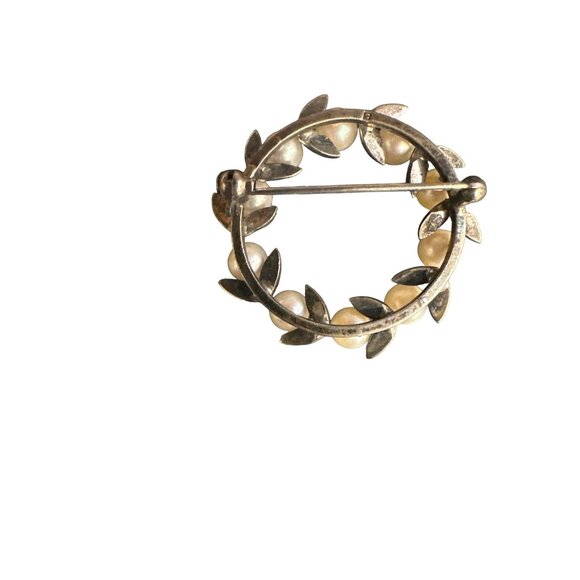 Vintage Silver Tone Leaf & Pearl Circle Brooch Pin Jewelry - Picture 3 of 3